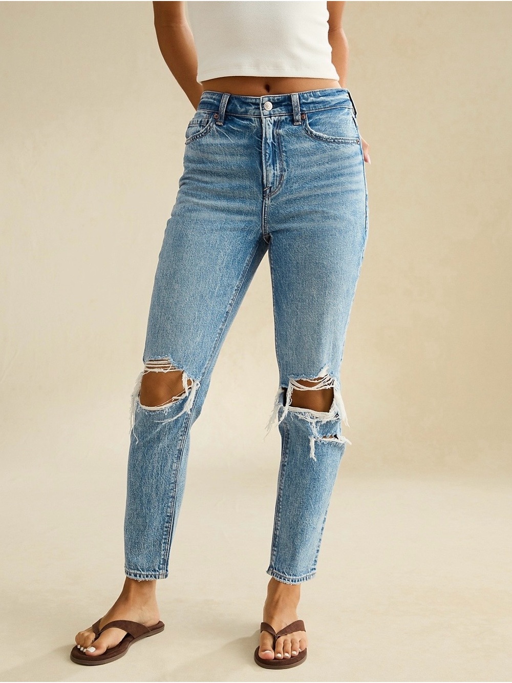 American Eagle ripped mom jean in 10 X-Short